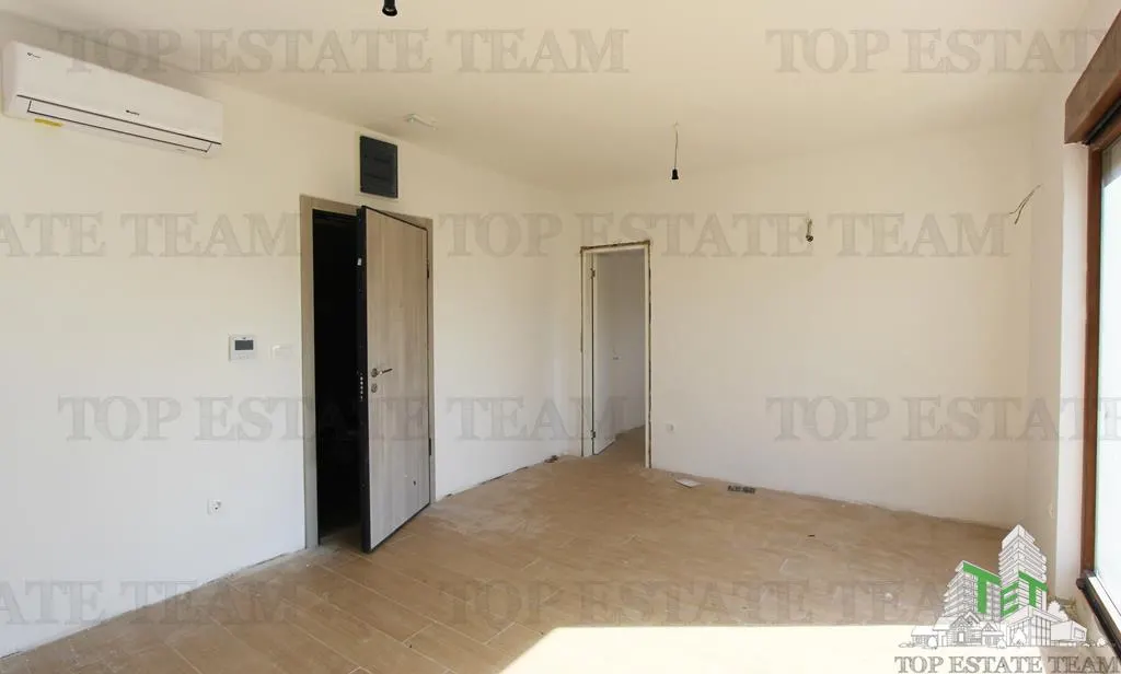 Apartamento en Venta en Tivat, Montenegro - foto 2