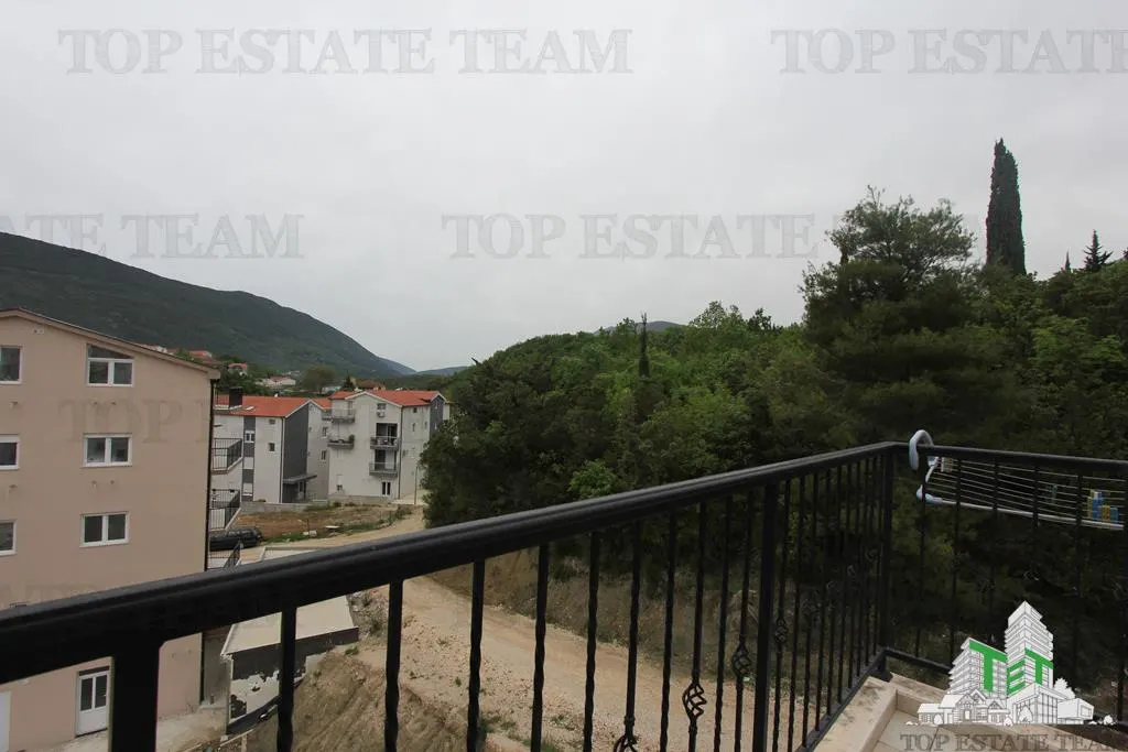 Apartamento en Venta en Herceg-Novi, Montenegro - foto 1