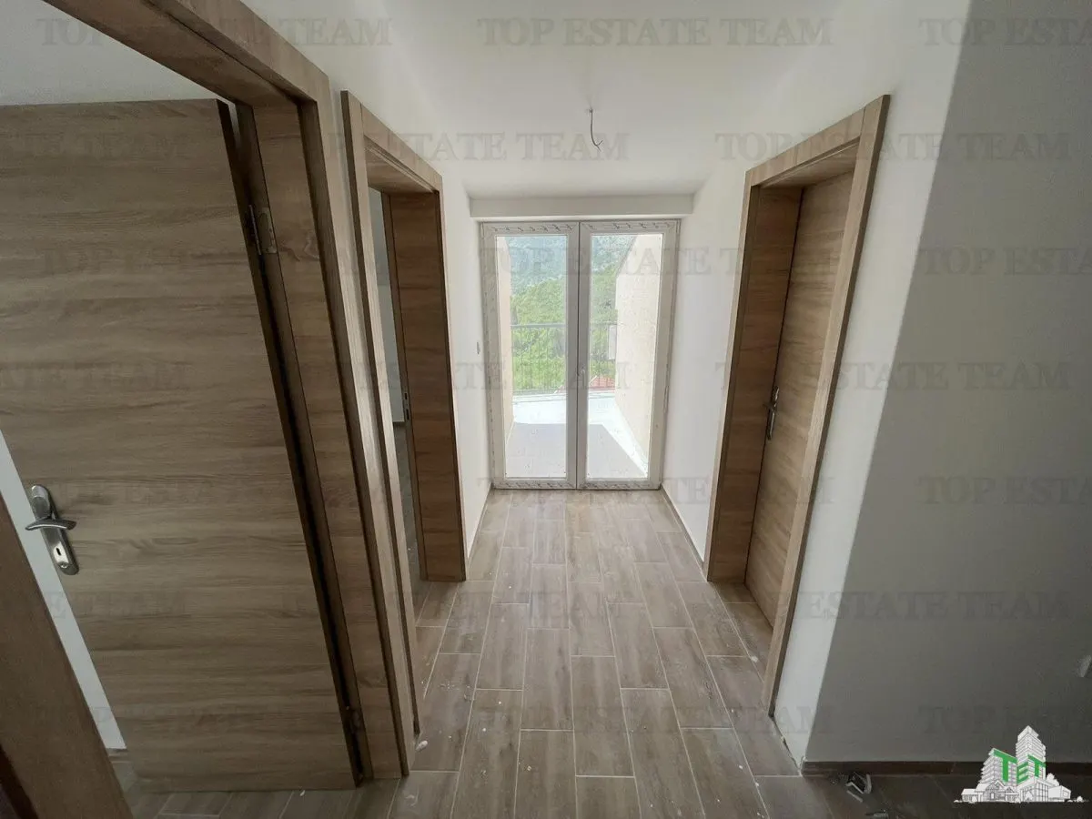Apartamento en venta en Herceg-Novi, Montenegro - foto 2