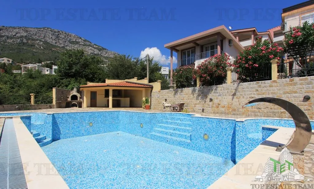 Villa en Venta en Bar, Montenegro - foto 1