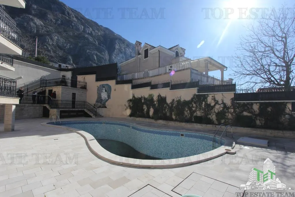 Villa en Venta en Bar, Montenegro - foto 4