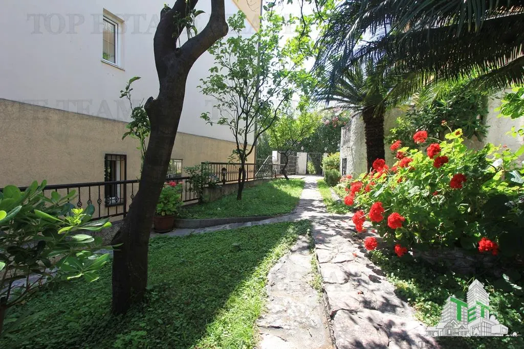 Apartment for Sale in Herceg-Novi, Montenegro - foto 1