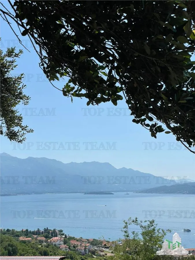 Villa à Vendre à Herceg-Novi, Monténégro - foto 1