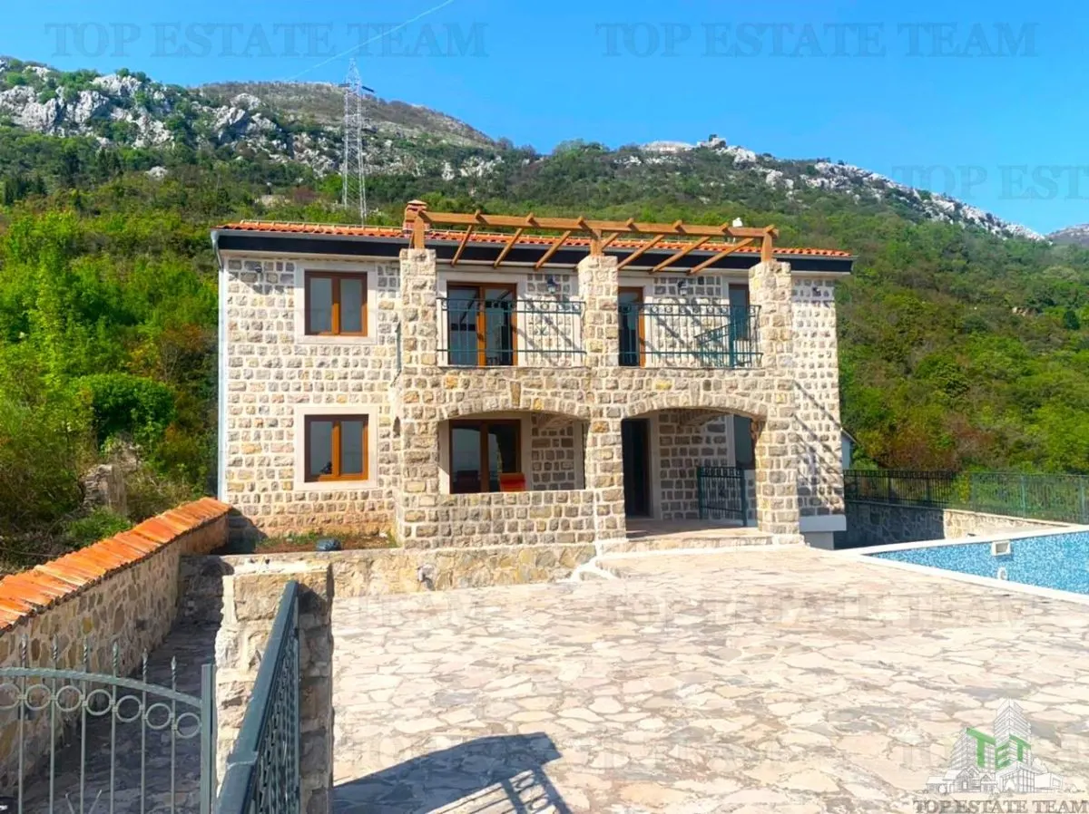 Villa en Venta en Budva, Montenegro - foto 1