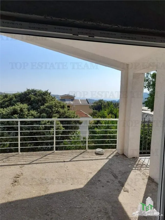 Villa for Sale in Bar, Montenegro - foto 1