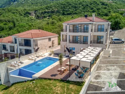 Villa en Venta en Budva, Montenegro - foto 2
