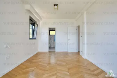 Villa en Venta en Budva, Montenegro - foto 12