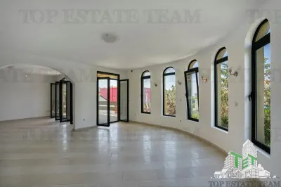 Villa en Venta en Bar, Montenegro - foto 2
