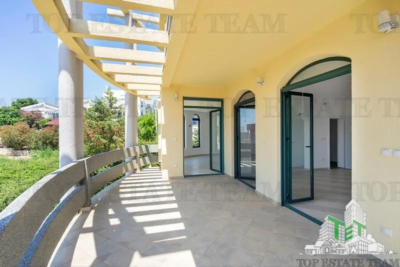 Villa en Venta en Bar, Montenegro - foto 11