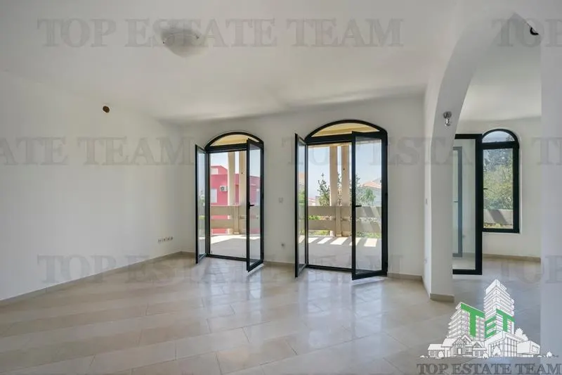 Villa en Venta en Bar, Montenegro - foto 3