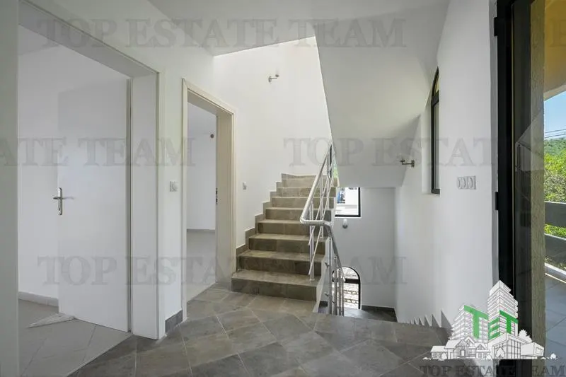 Villa en Venta en Bar, Montenegro - foto 4