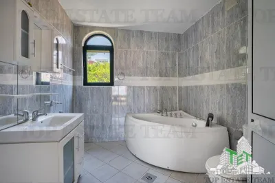 Villa en Venta en Bar, Montenegro - foto 7