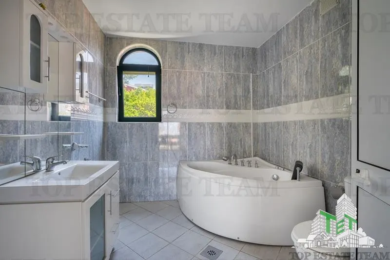 Villa en Venta en Bar, Montenegro - foto 7