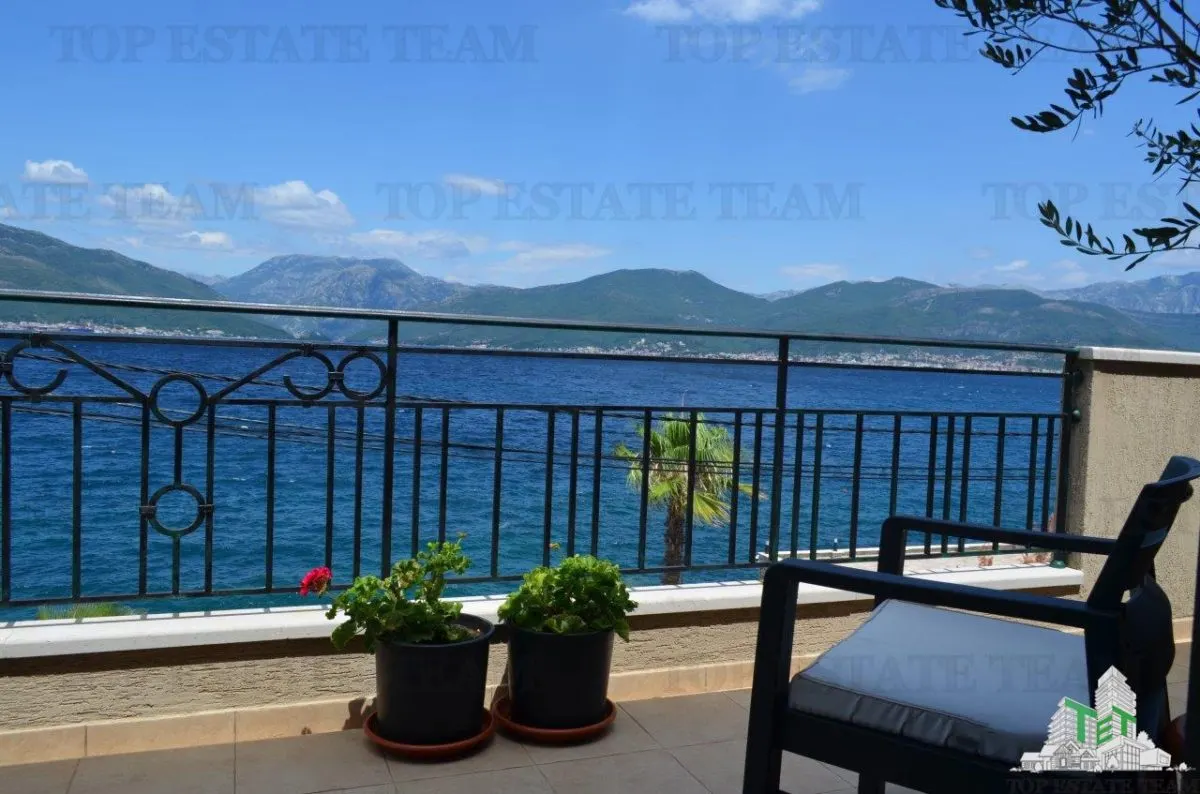 Apartamento en Venta en Tivat, Montenegro - foto 2