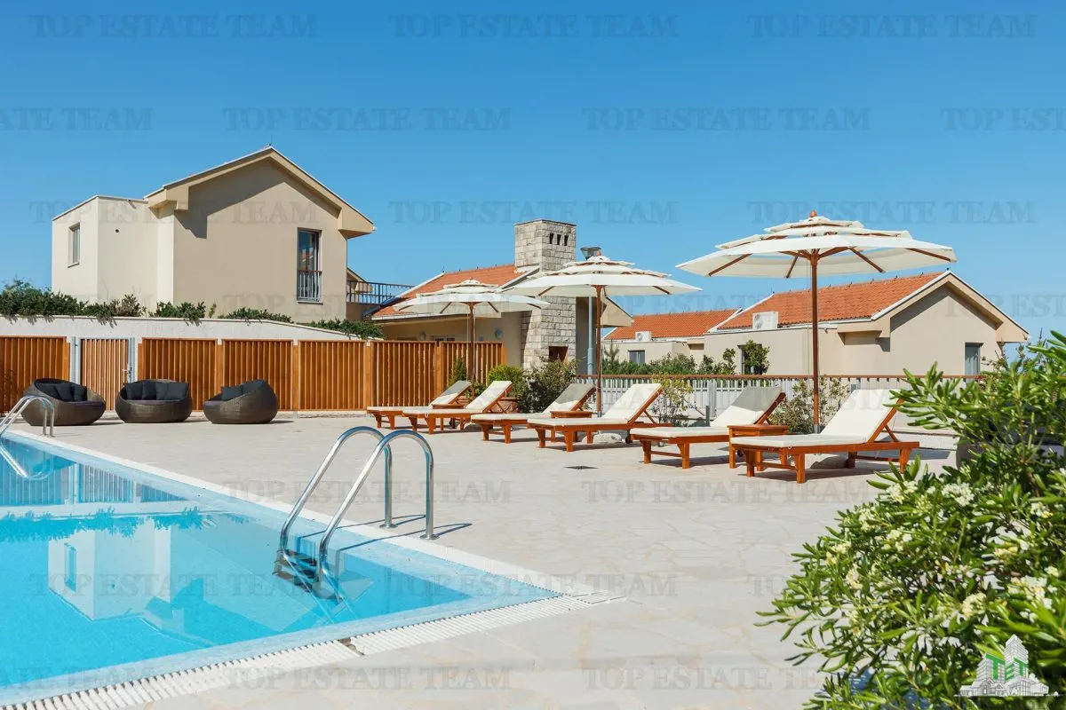 Villa en Venta en Budva, Montenegro - foto 1