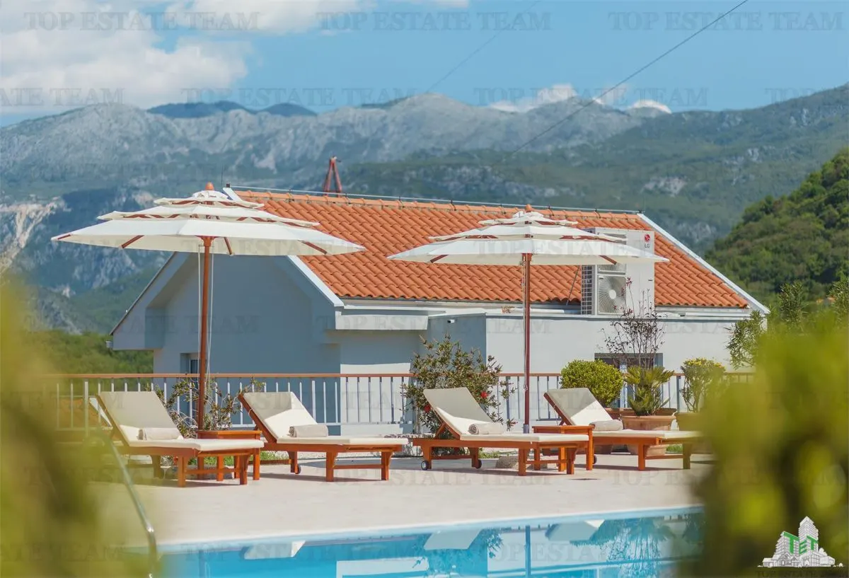 Villa en Venta en Budva, Montenegro - foto 2