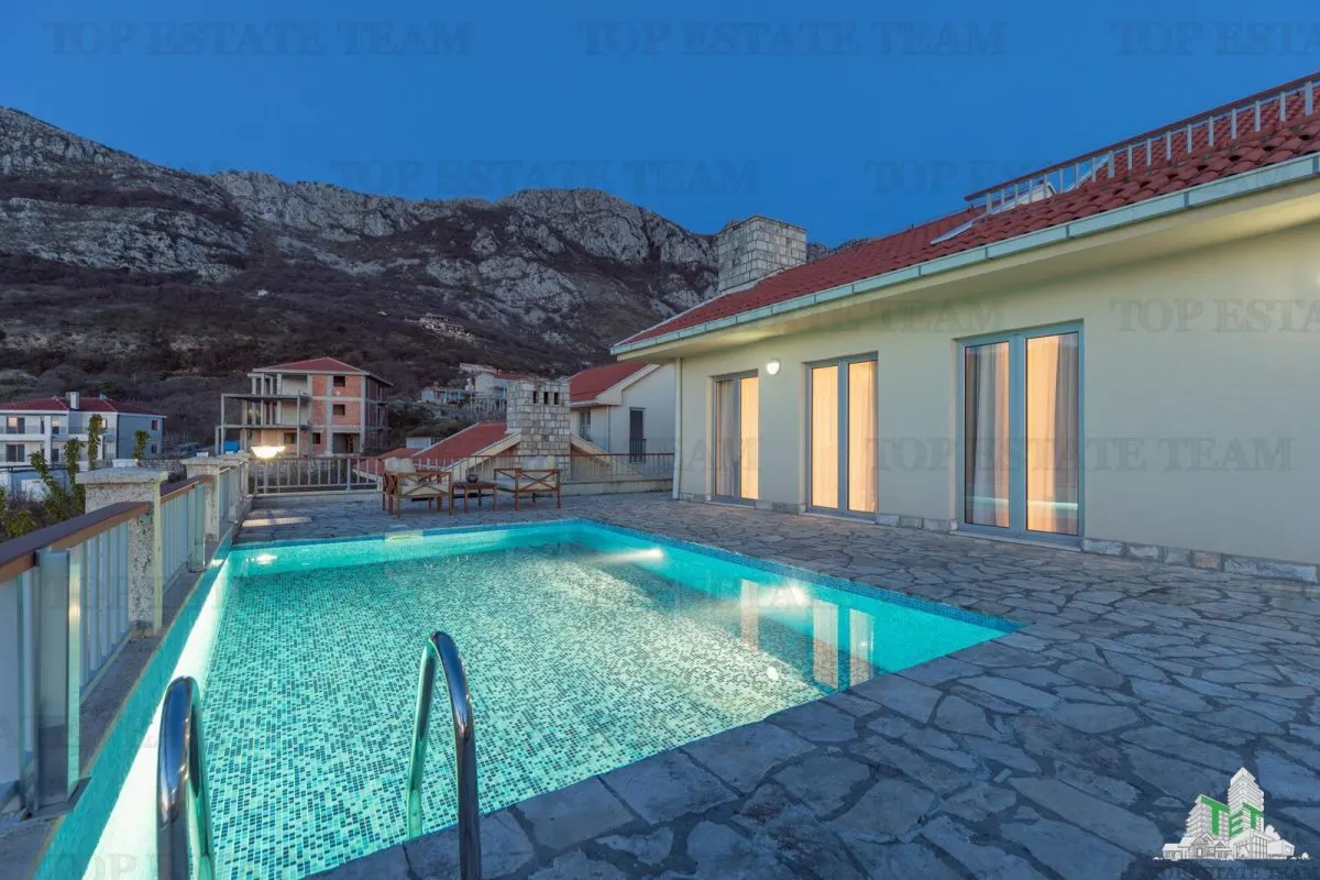 Villa en Venta en Budva, Montenegro - foto 3