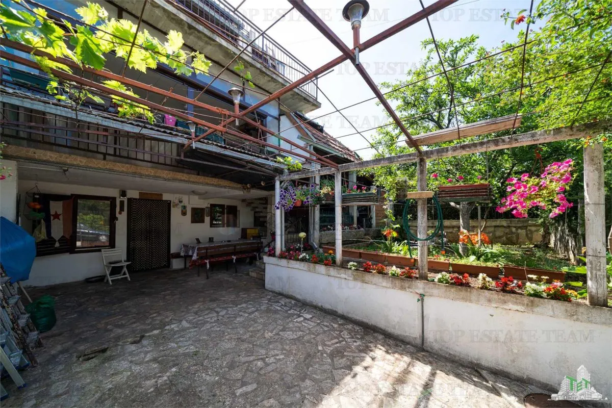Villa for Sale in Tivat, Montenegro - foto 2