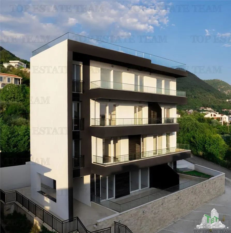Apartment for Sale in Tivat, Montenegro - foto 2