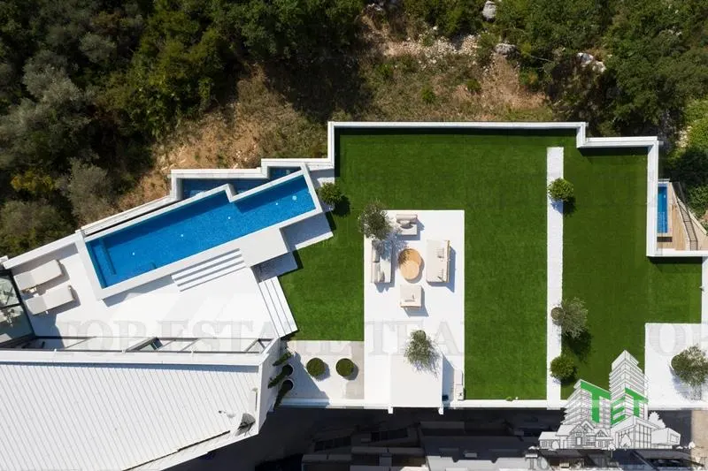 Apartment for Sale in Budva, Montenegro - foto 2