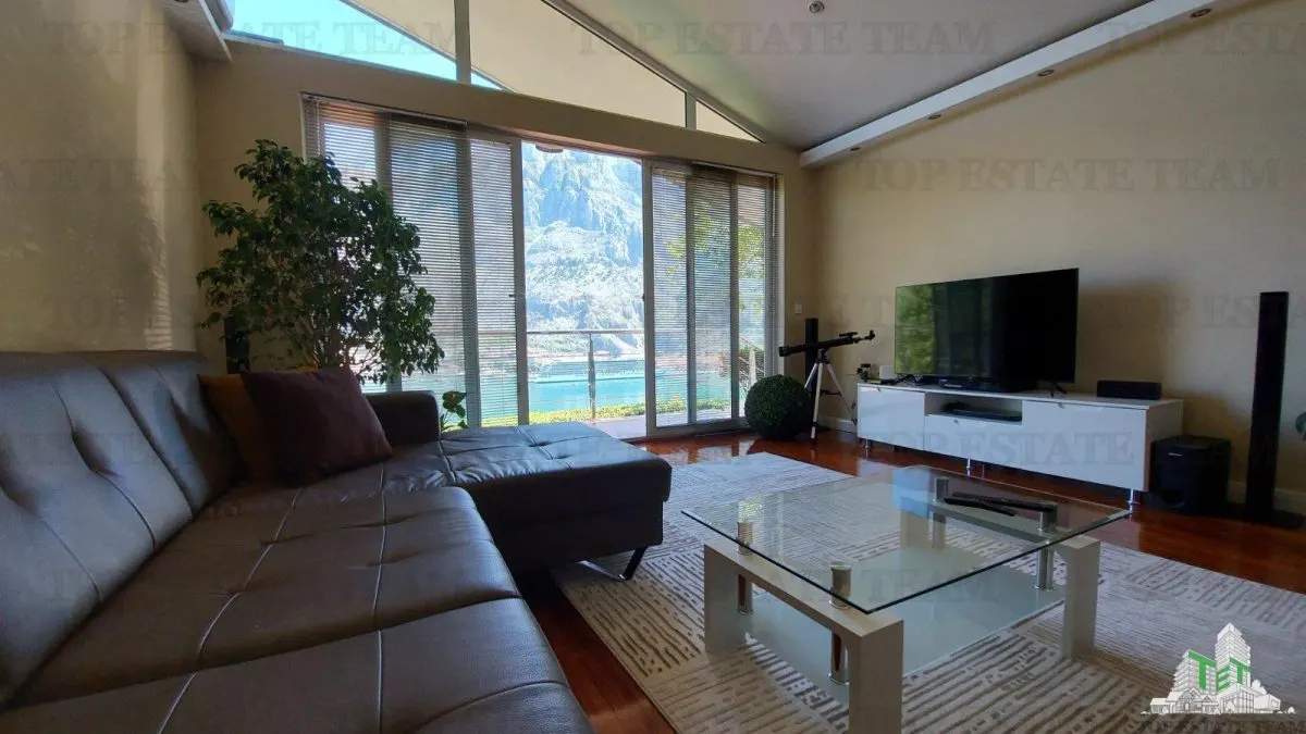 Villa for Sale in Kotor, Montenegro - foto 1