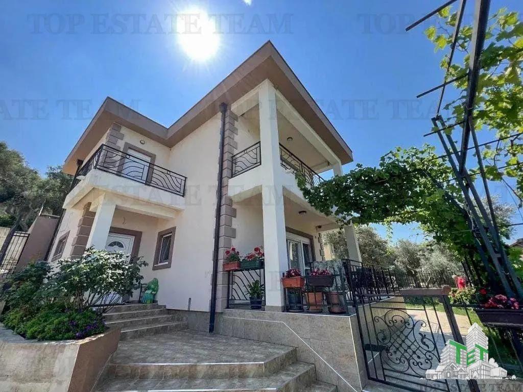 Villa en Venta en Bar, Montenegro - foto 1