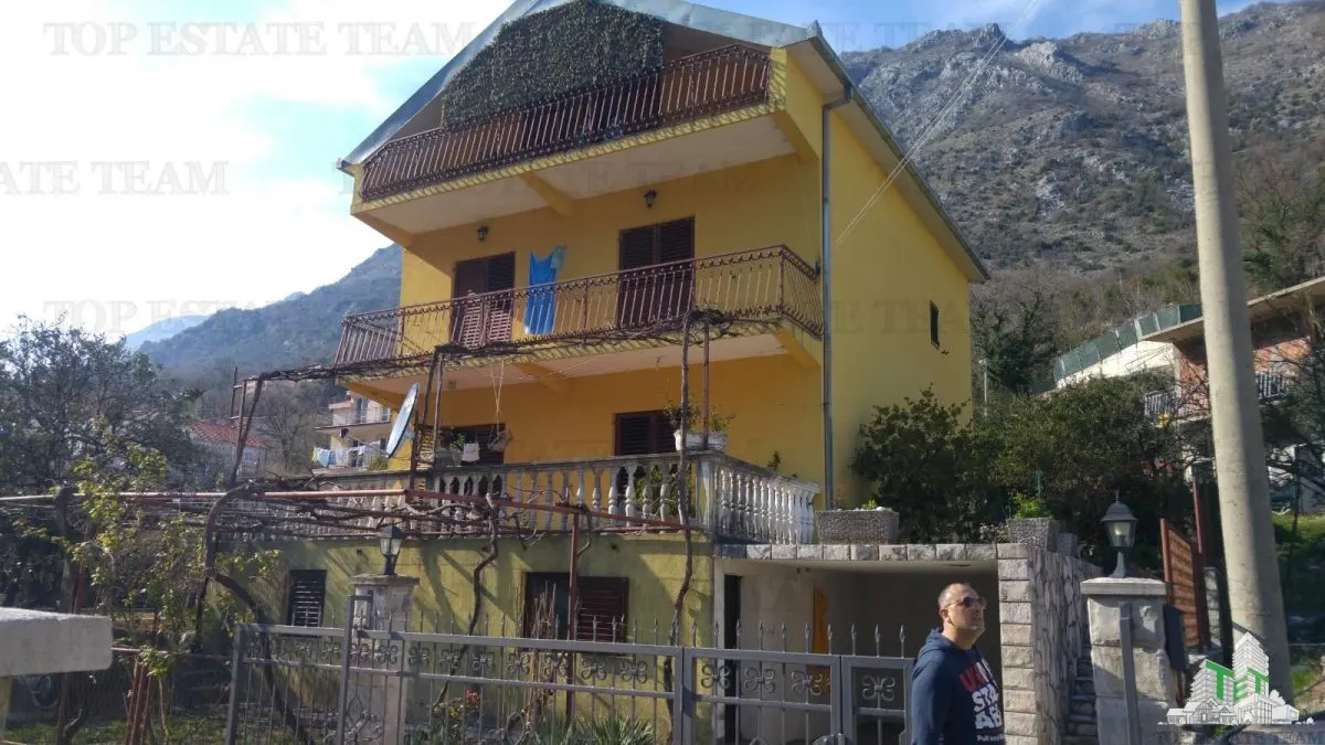 Villa for Sale in Kotor, Montenegro - foto 1