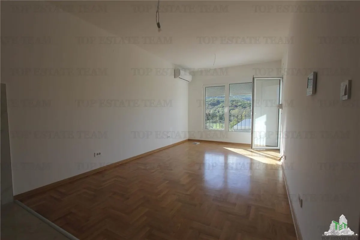 Apartment for Sale in Tivat, Montenegro - foto 3