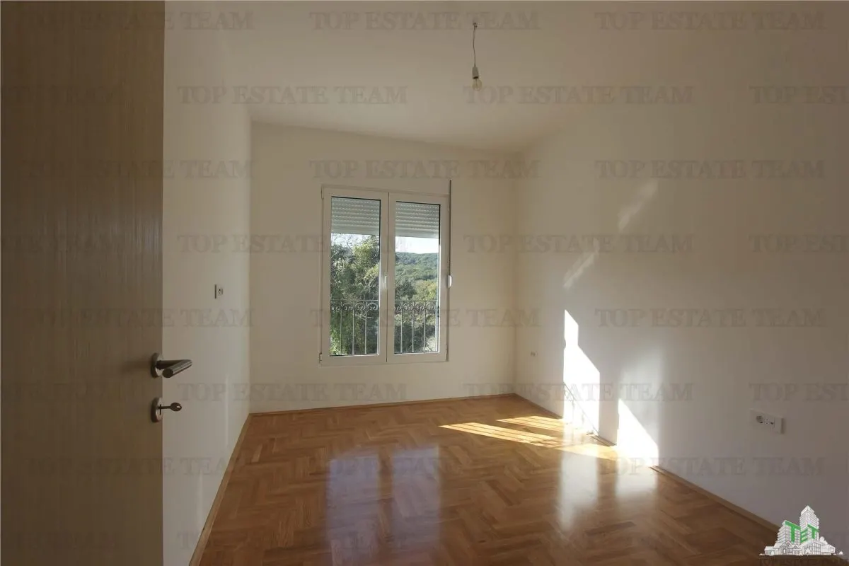 Apartment for Sale in Tivat, Montenegro - foto 6