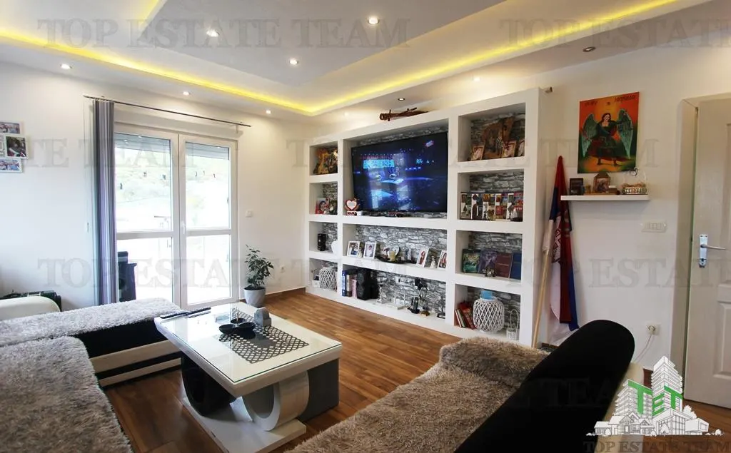 Villa en Venta en Bar, Montenegro - foto 1