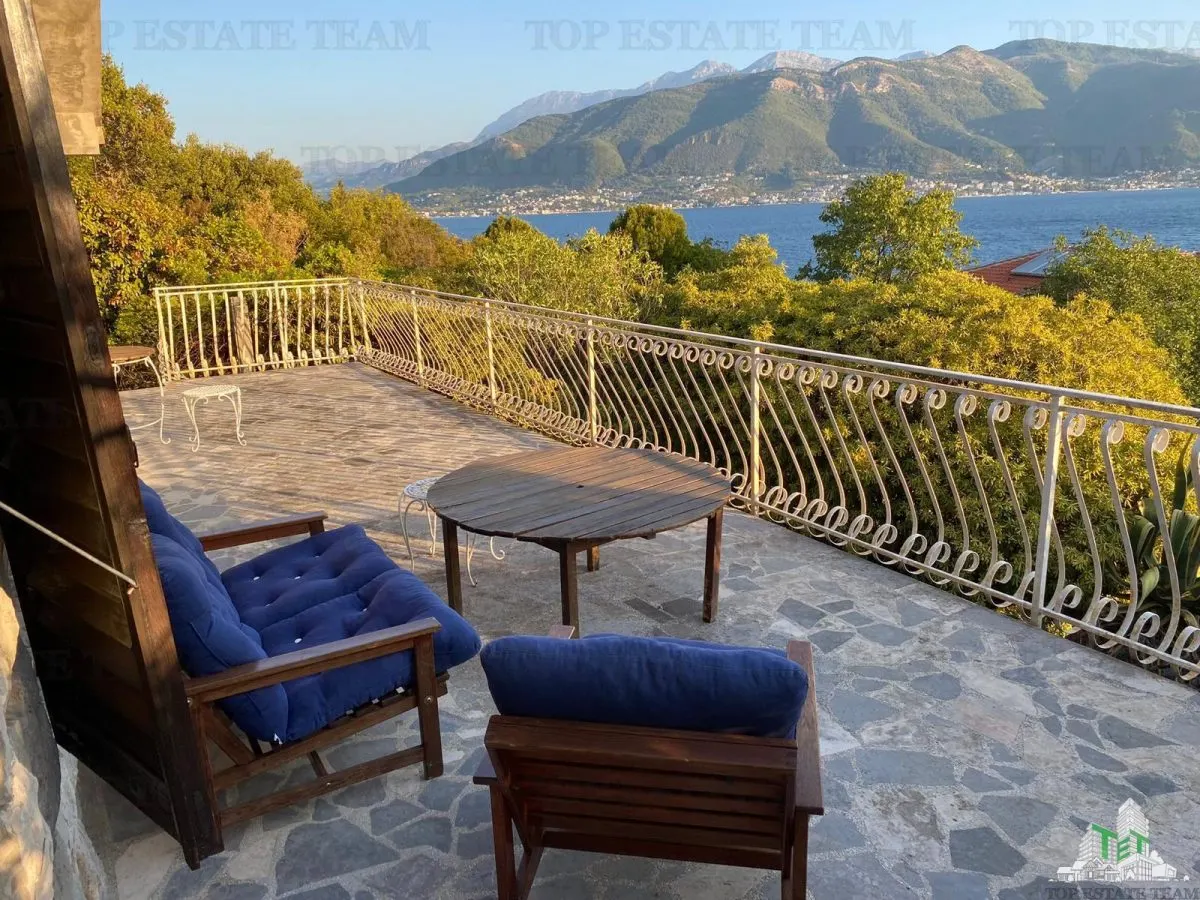 Villa for Sale in Tivat, Montenegro - foto 2