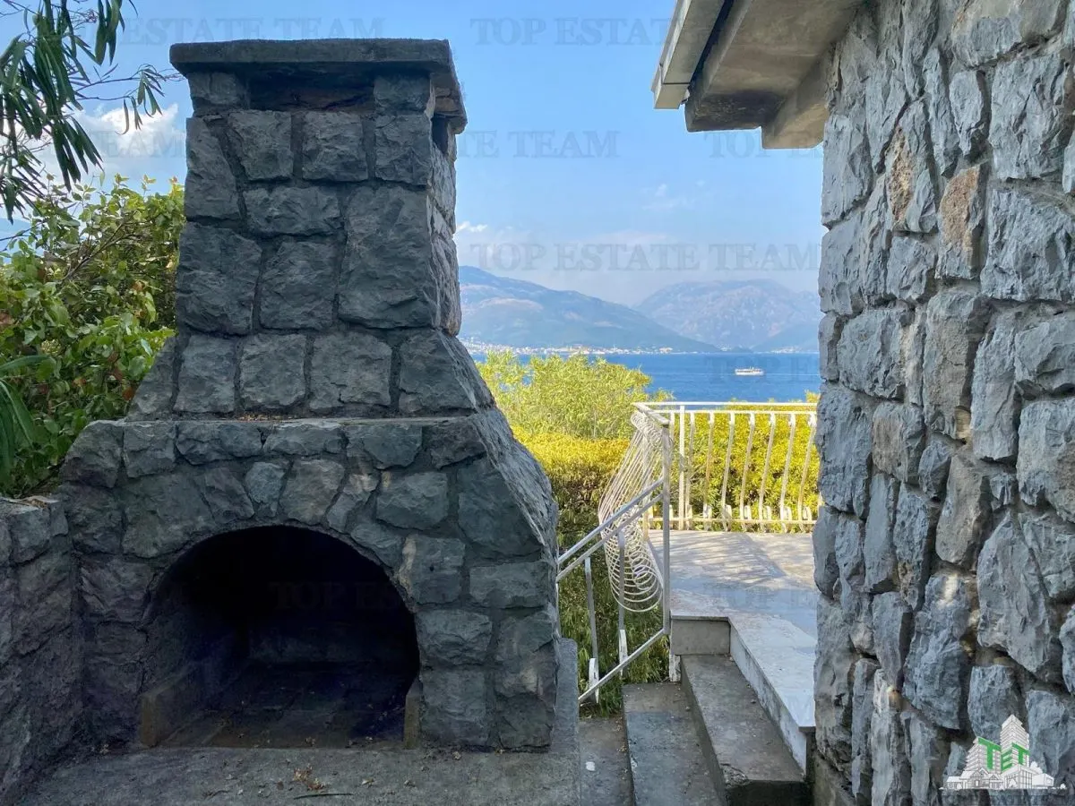 Villa for Sale in Tivat, Montenegro - foto 11