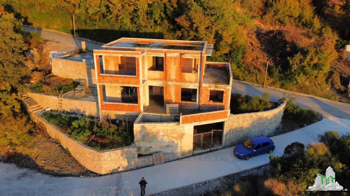 Villa for Sale in Budva, Montenegro - foto 2