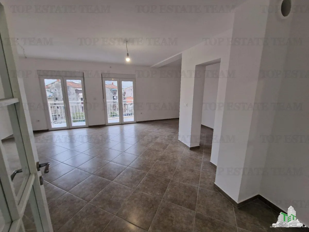 Apartamento en Venta en Herceg-Novi, Montenegro - foto 2