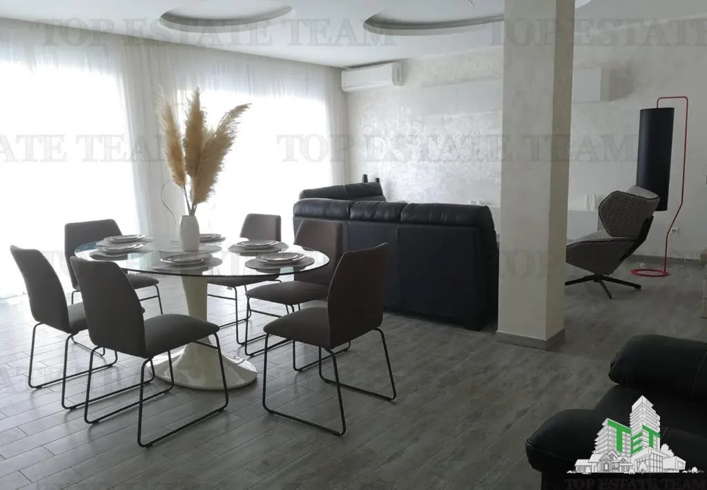 Villa en Venta en Kotor, Montenegro - foto 1
