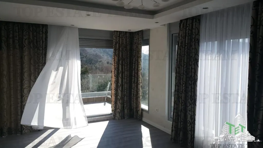 Villa en Venta en Kotor, Montenegro - foto 11