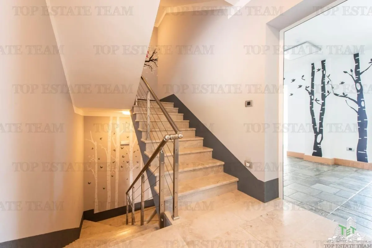 Villa for Sale in Herceg-Novi, Montenegro - foto 16