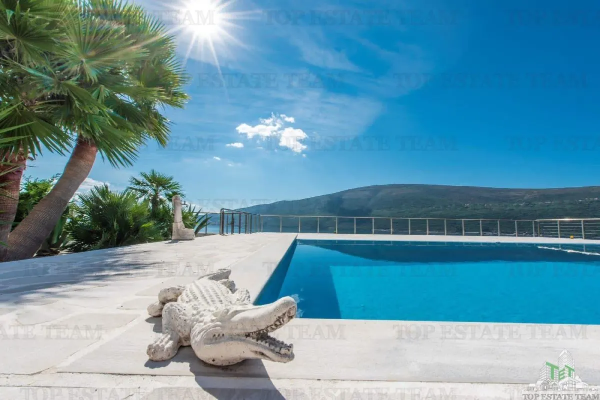Villa for Sale in Herceg-Novi, Montenegro - foto 22