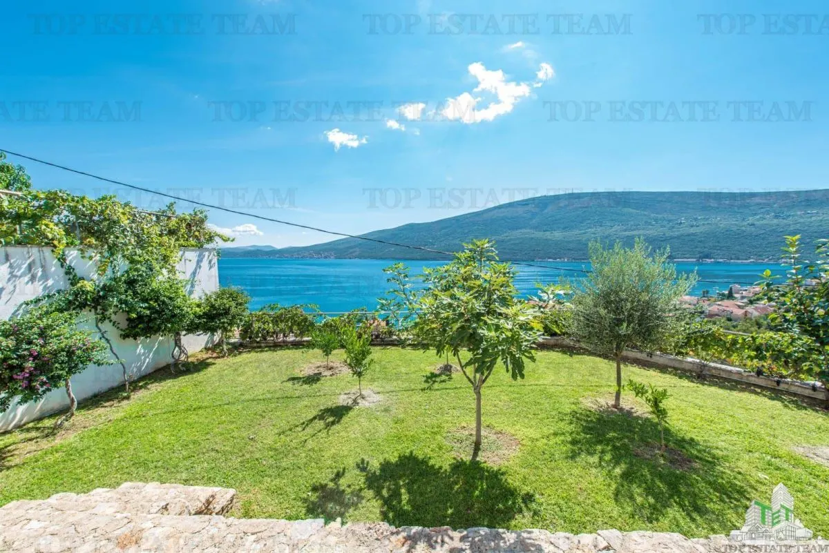 Villa for Sale in Herceg-Novi, Montenegro - foto 24