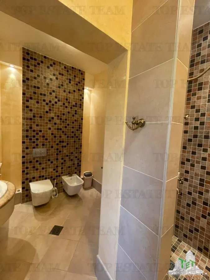 Villa en Venta en Kotor, Montenegro - foto 9