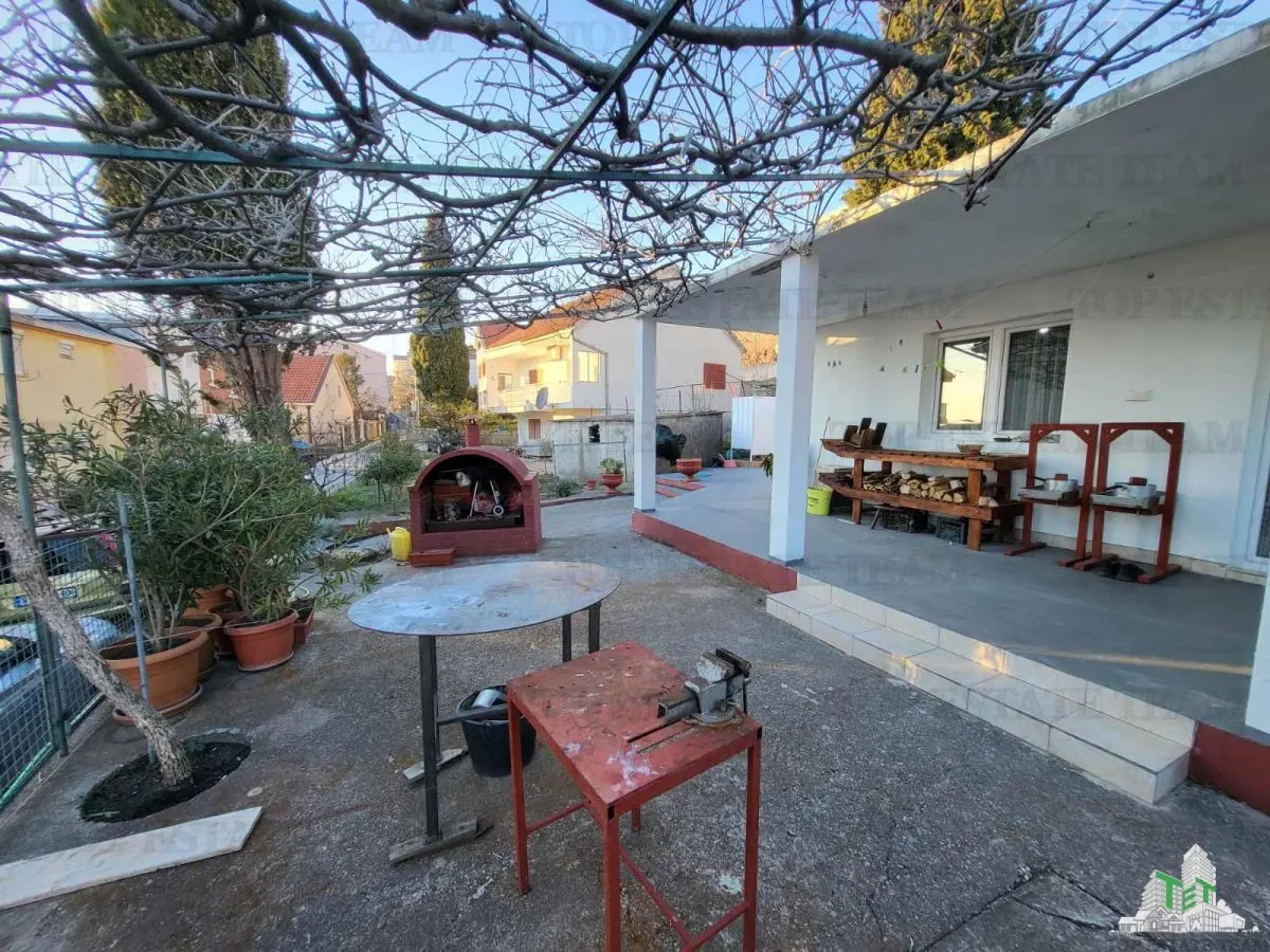 Villa for Sale in Bar, Montenegro - foto 1