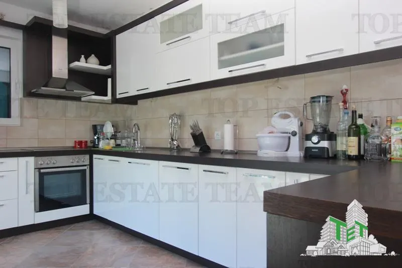 Villa for Sale in Kotor, Montenegro - foto 4