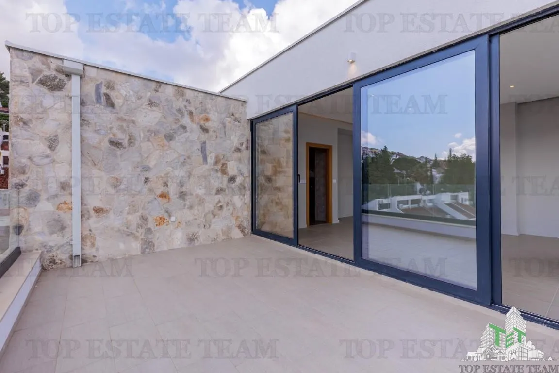 Villa for Sale in Tivat, Montenegro - foto 7