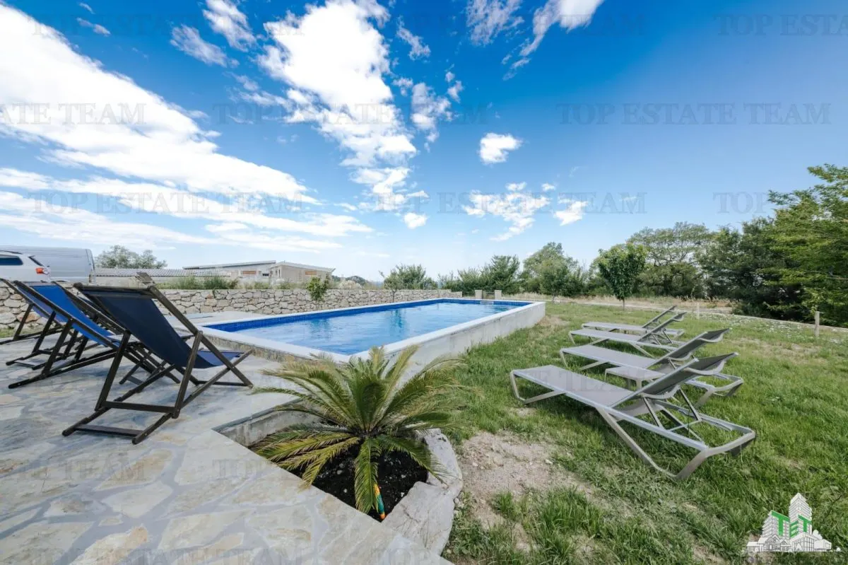 Villa en Venta en Bar, Montenegro - foto 1