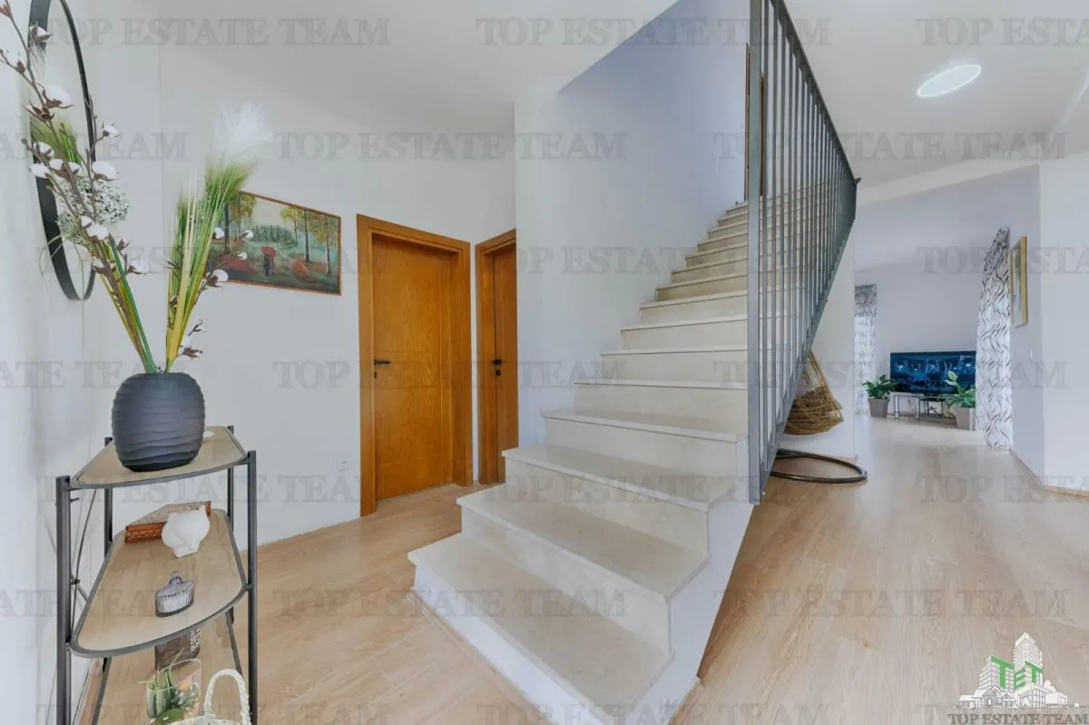 Villa en Venta en Bar, Montenegro - foto 2