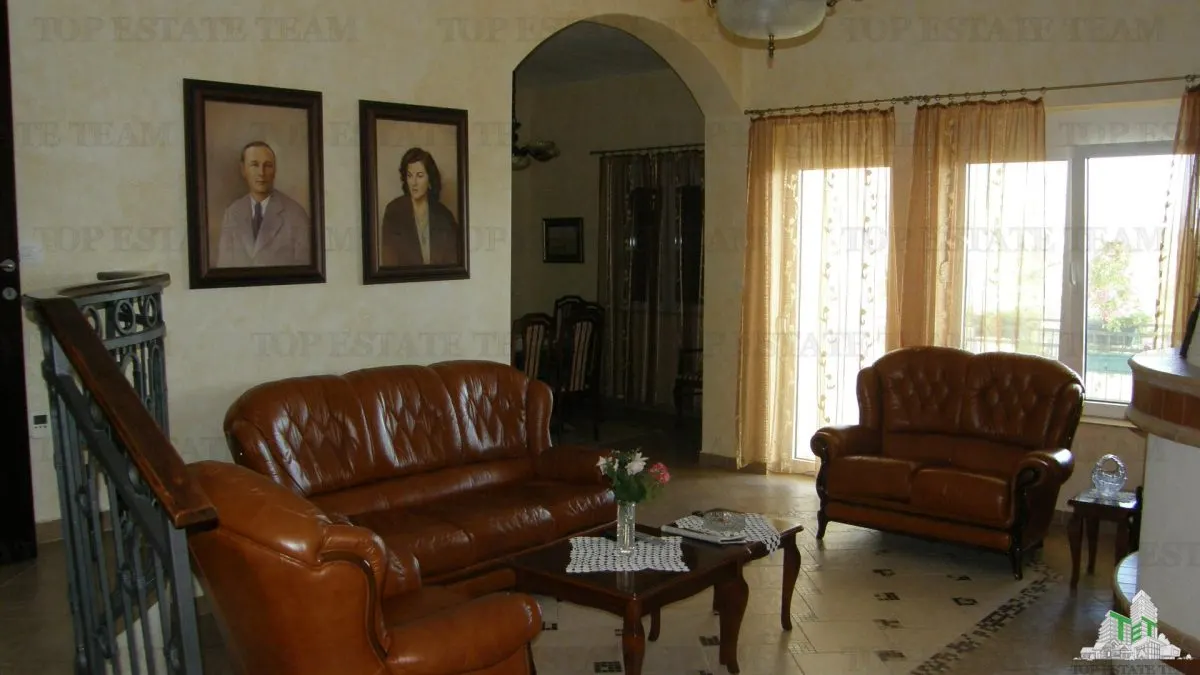 Villa en Venta en Kotor, Montenegro - foto 5