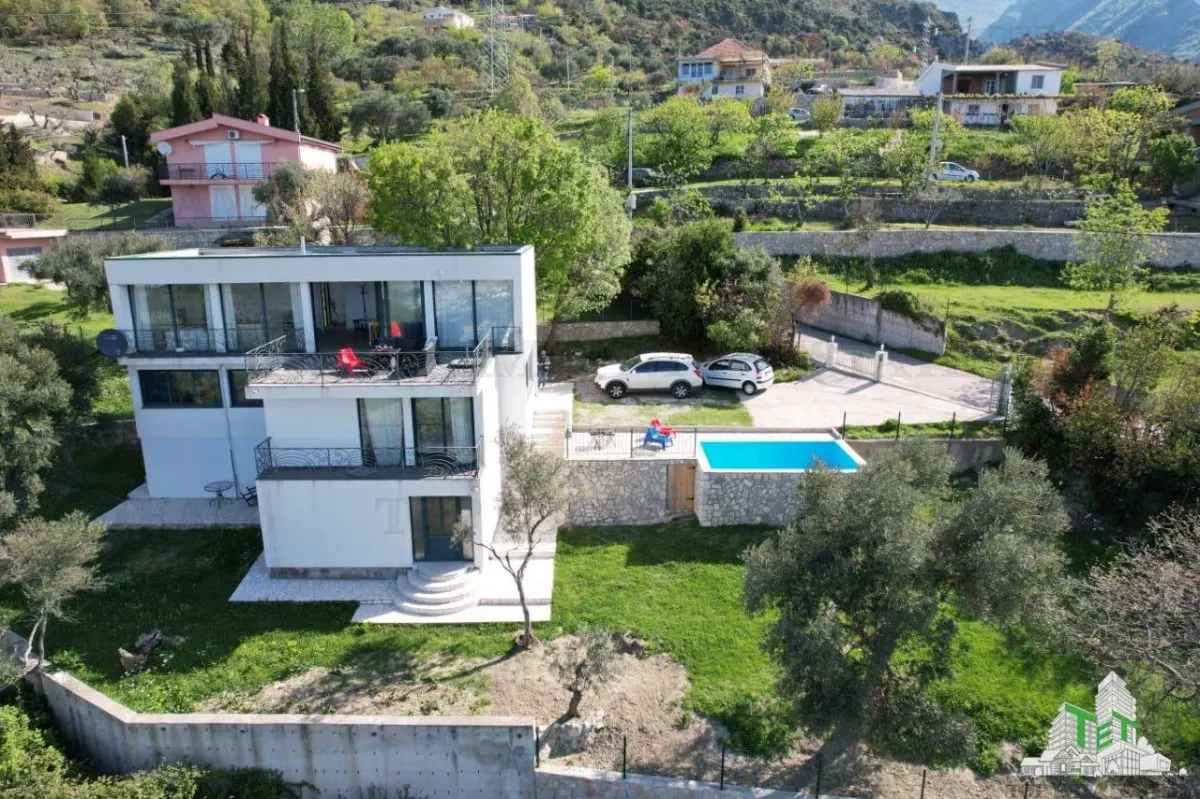 Villa for Sale in Bar, Montenegro - foto 1