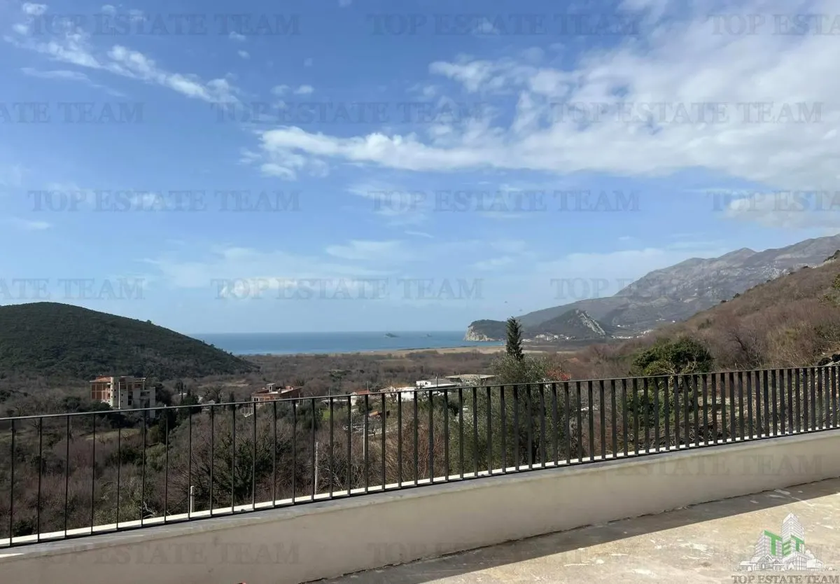 Villa en Venta en Budva, Montenegro - foto 1