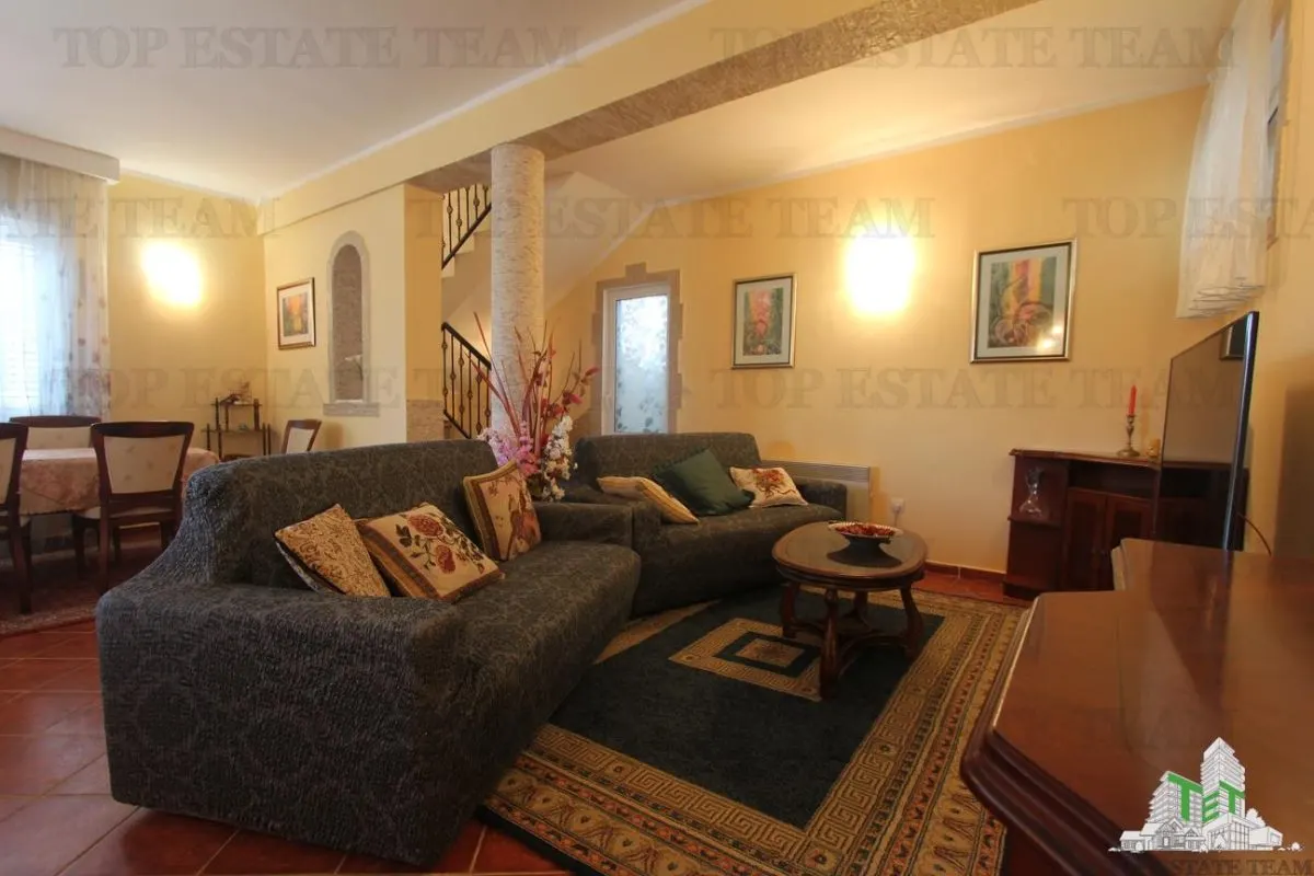 Villa en Venta en Herceg-Novi, Montenegro - foto 1