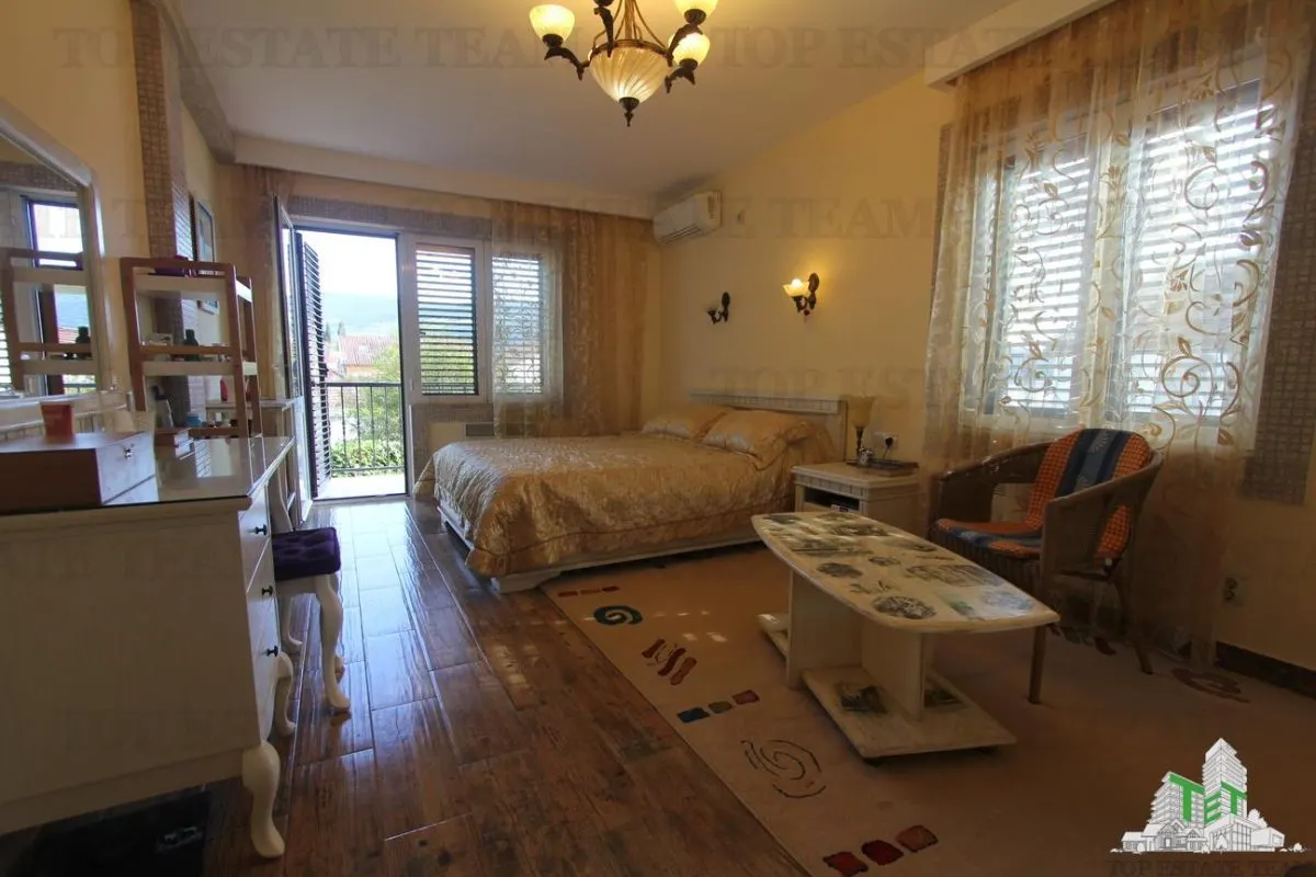 Villa en Venta en Herceg-Novi, Montenegro - foto 4